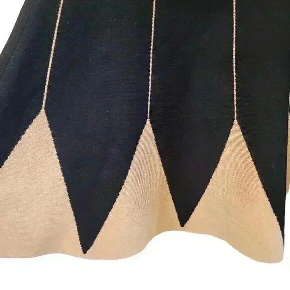 Max Studio Women's Black & Tan Viscose/Poly Sweater Knit Pleated Fit & Flare Pul - Picture 8 of 10